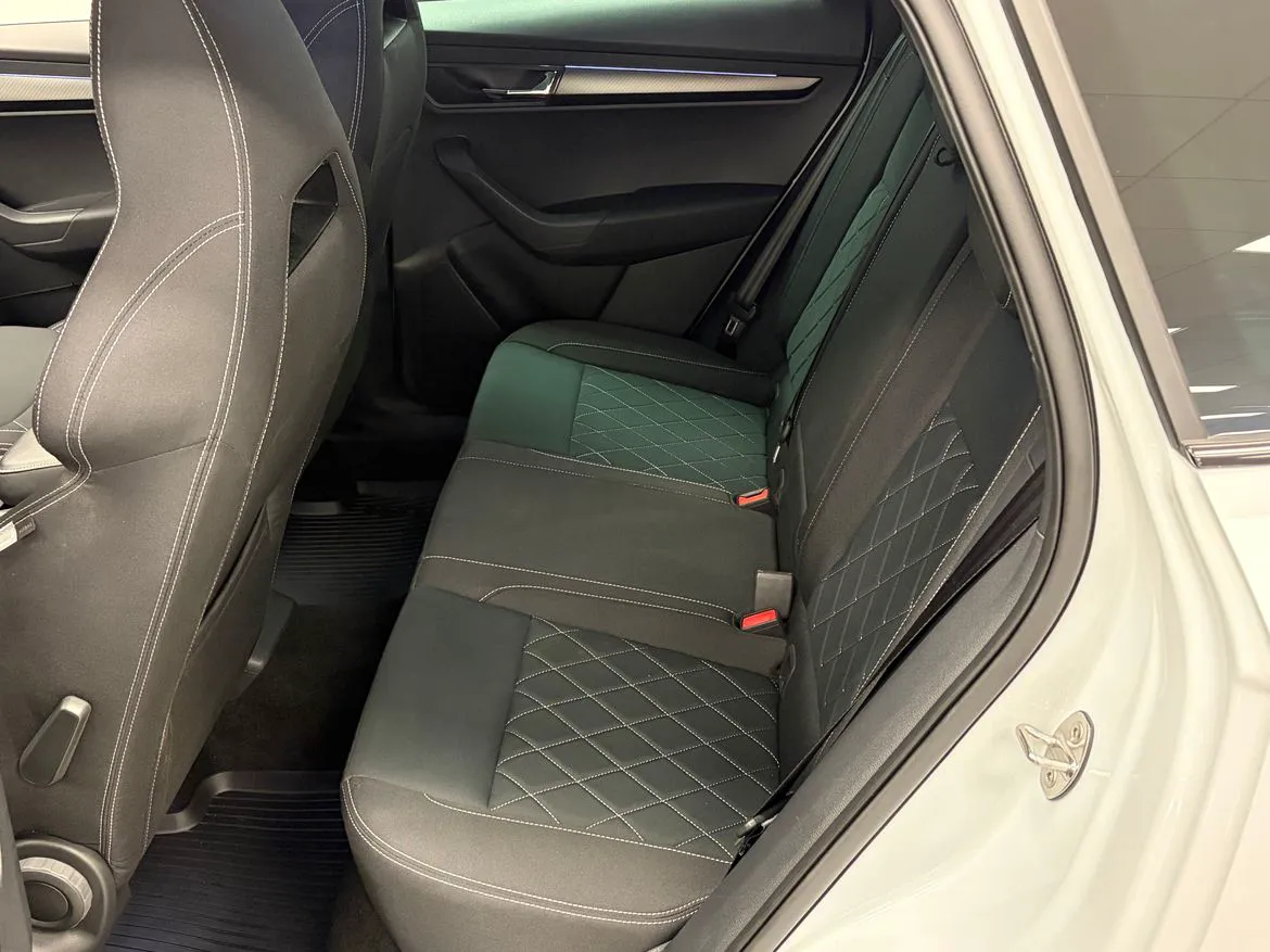 Vehicle image 18