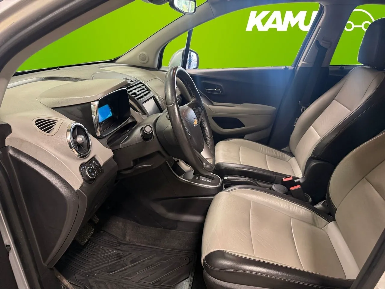 Vehicle image 8