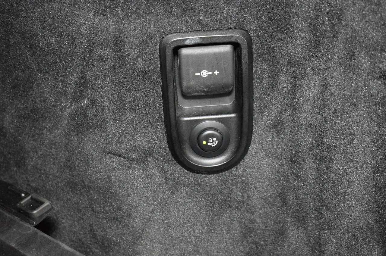 Vehicle image 28