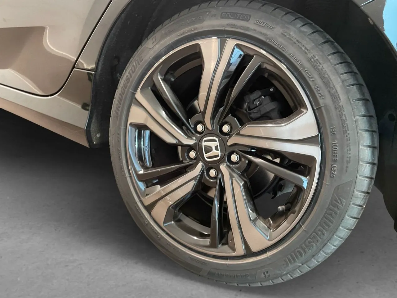 Vehicle image 18