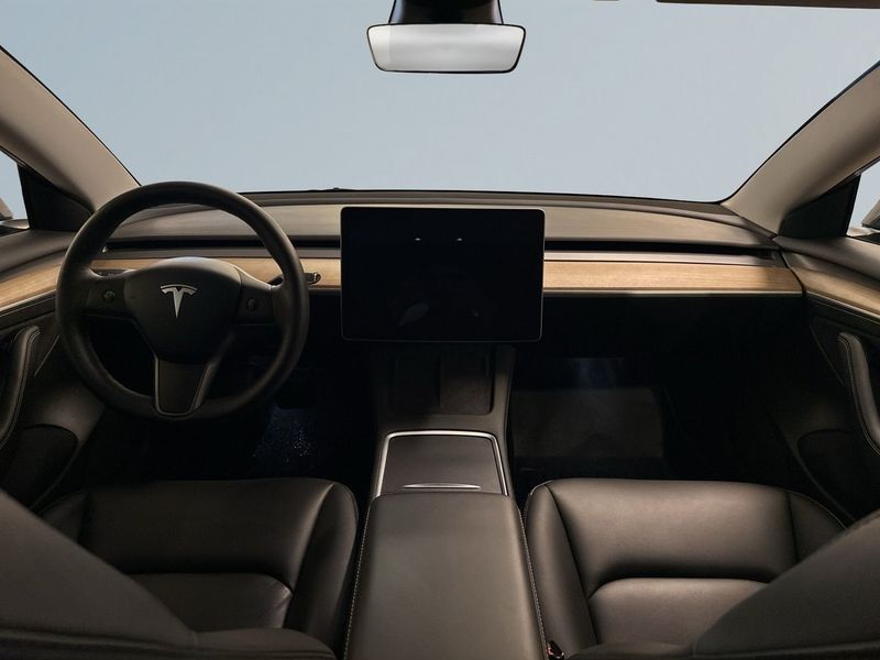 Tesla Model 3 bild 8