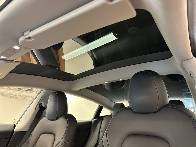 Tesla Model 3 bild 17