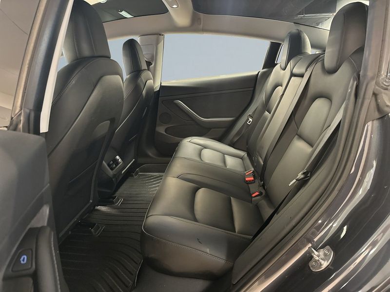 Tesla Model 3 bild 13