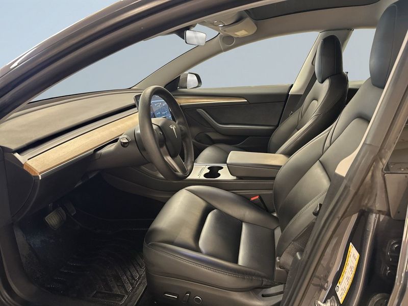 Tesla Model 3 bild 7
