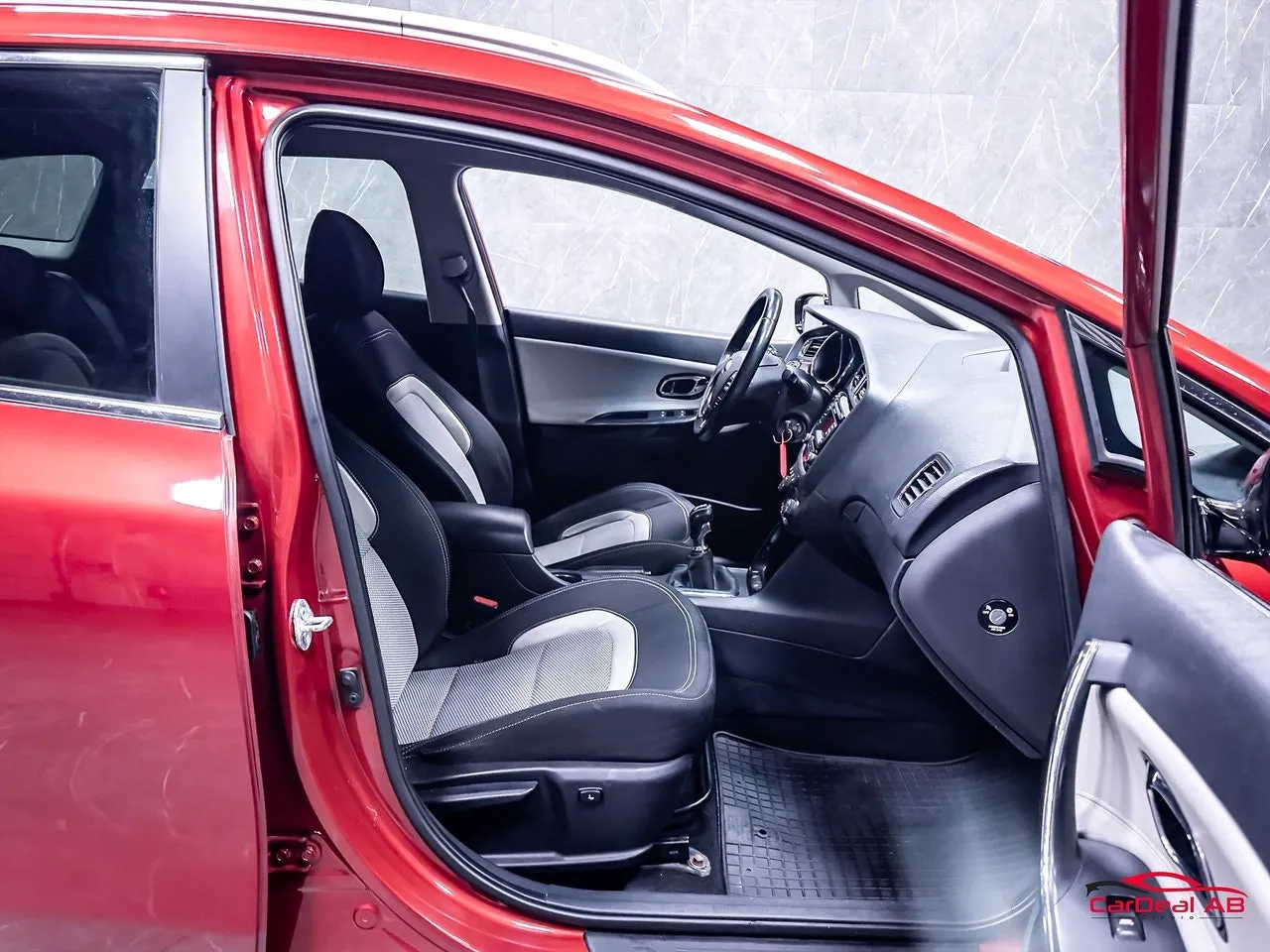 Vehicle image 14