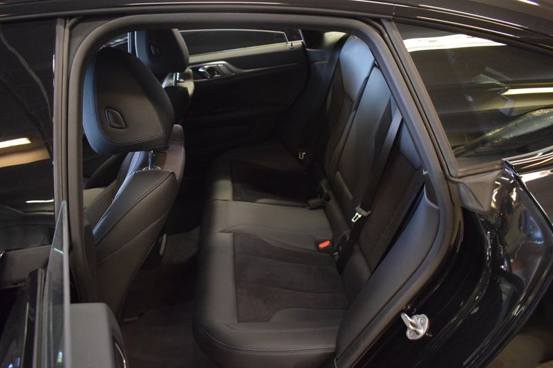 BMW i4 bild 9