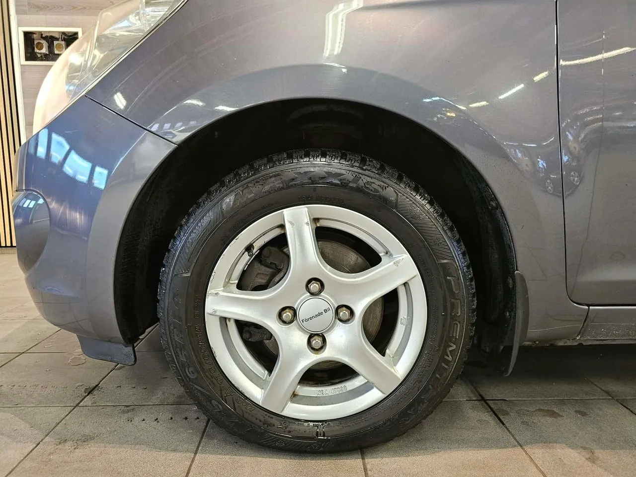 Vehicle image 19