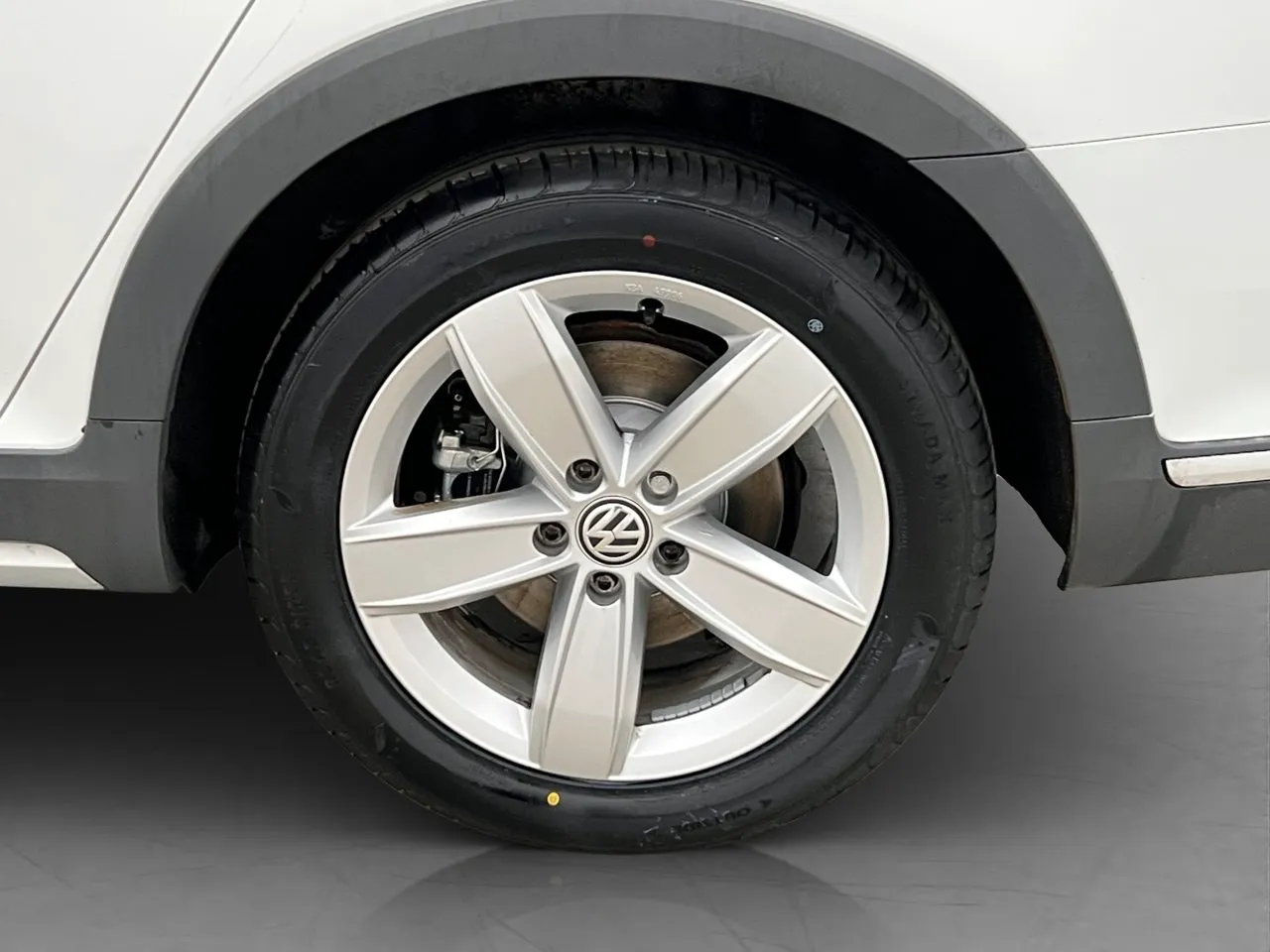 Vehicle image 27