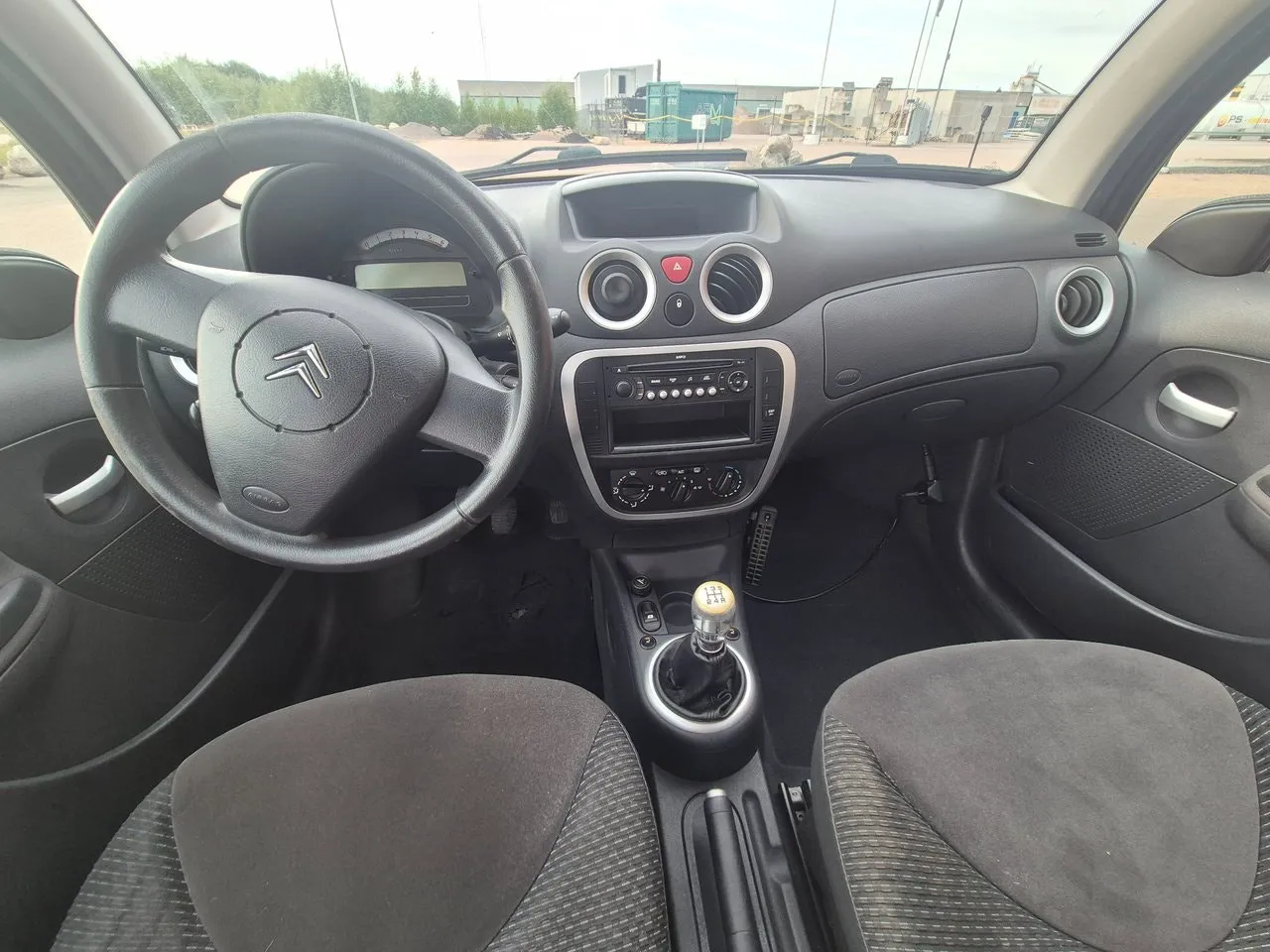 Vehicle image 6