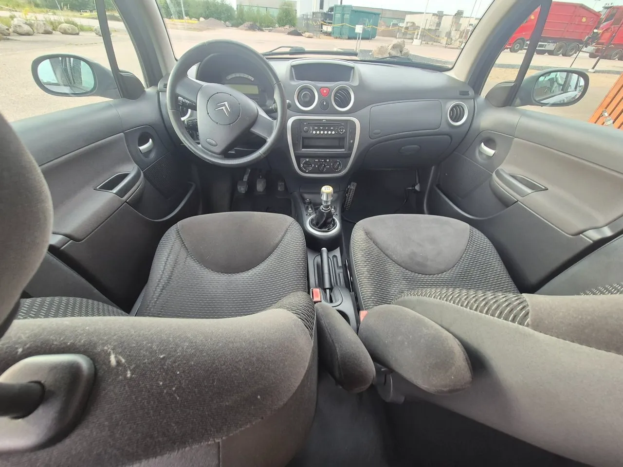 Vehicle image 7