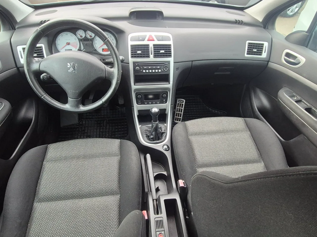 Vehicle image 6