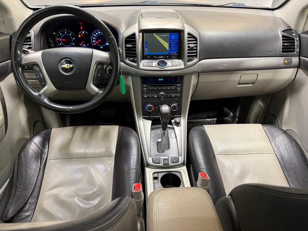 Vehicle image 16