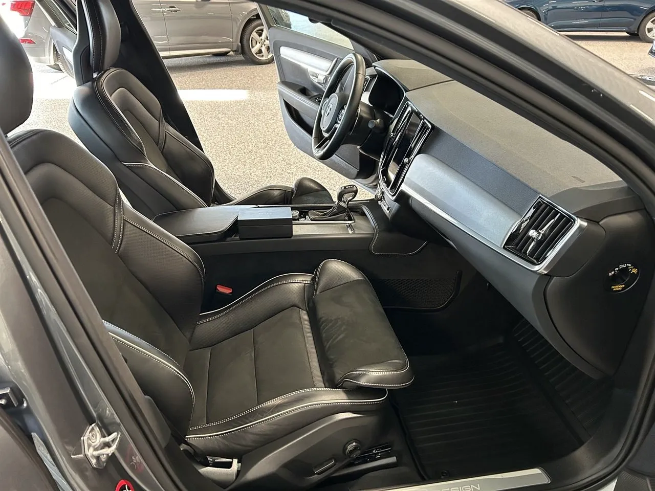 Vehicle image 18
