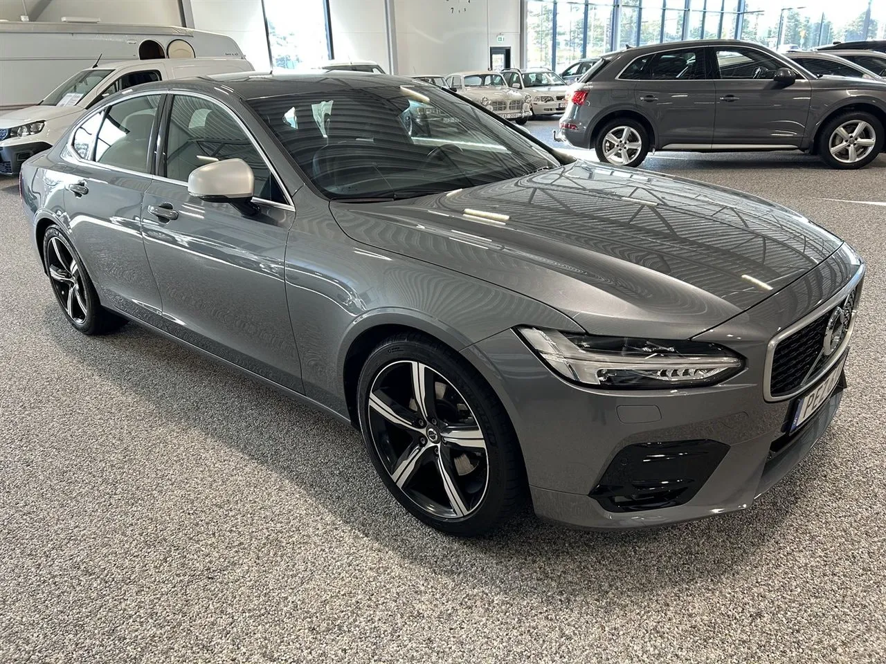 Vehicle image 4