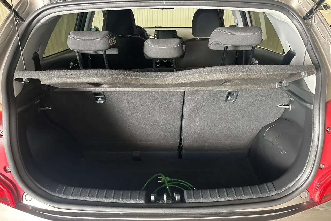 Vehicle image 21