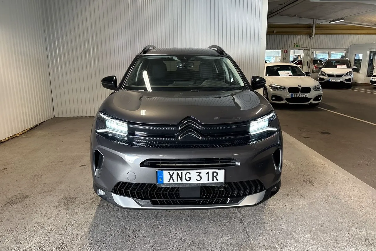 Vehicle image 7