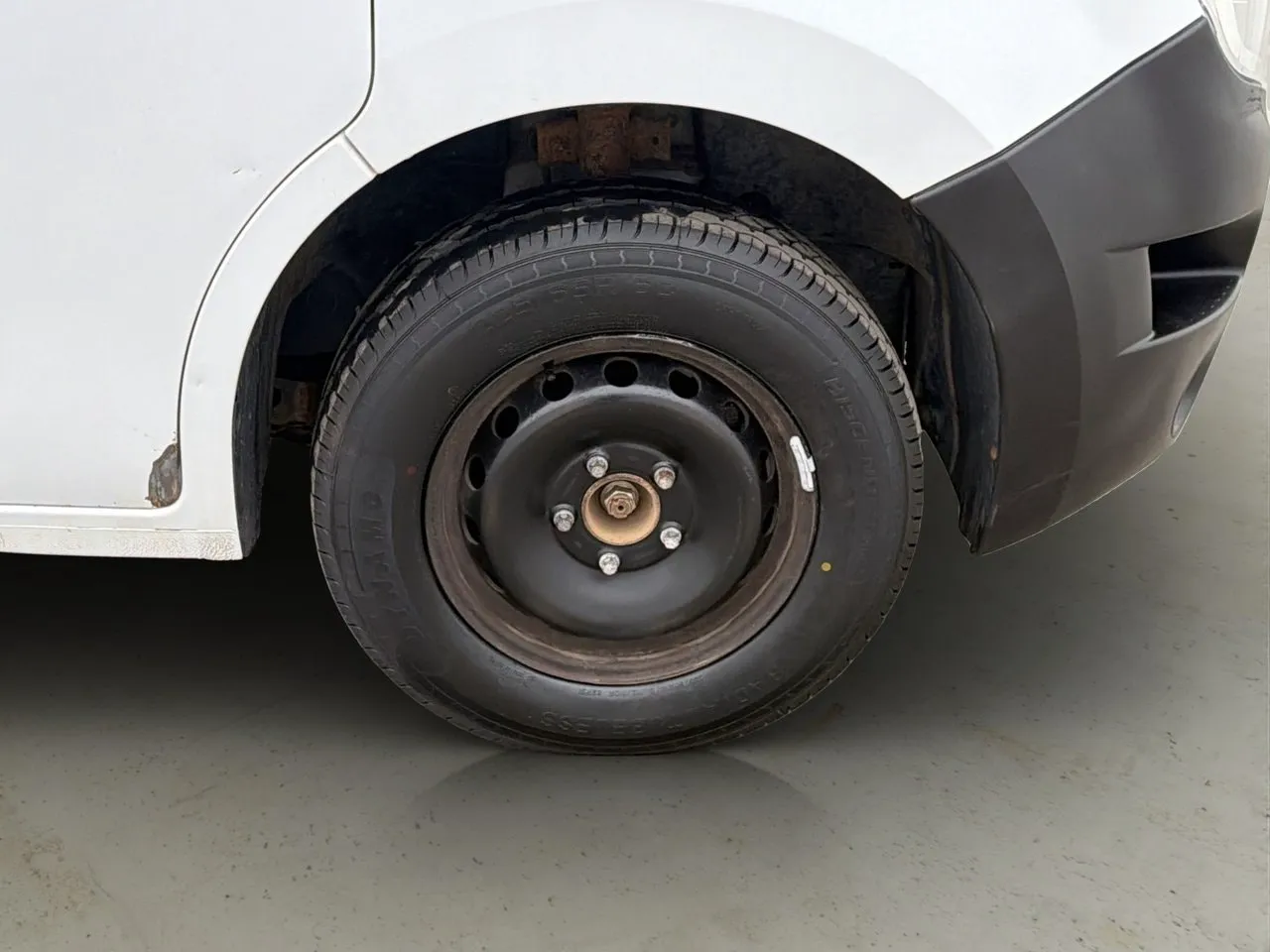 Vehicle image 26