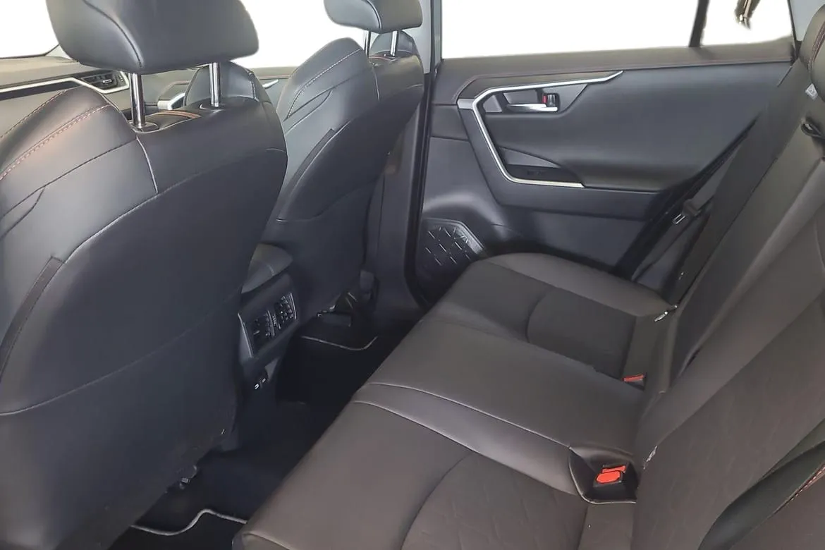 Vehicle image 21