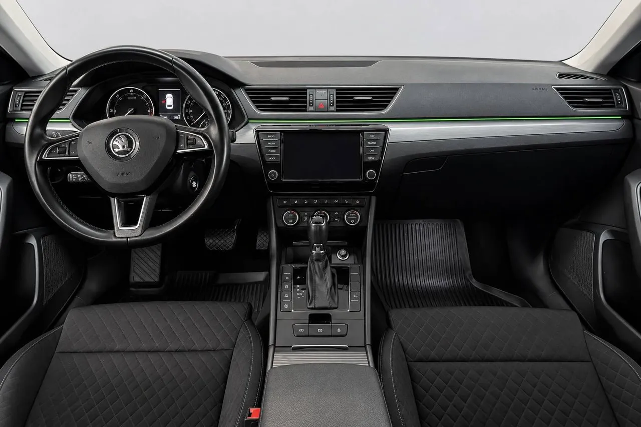 Vehicle image 15