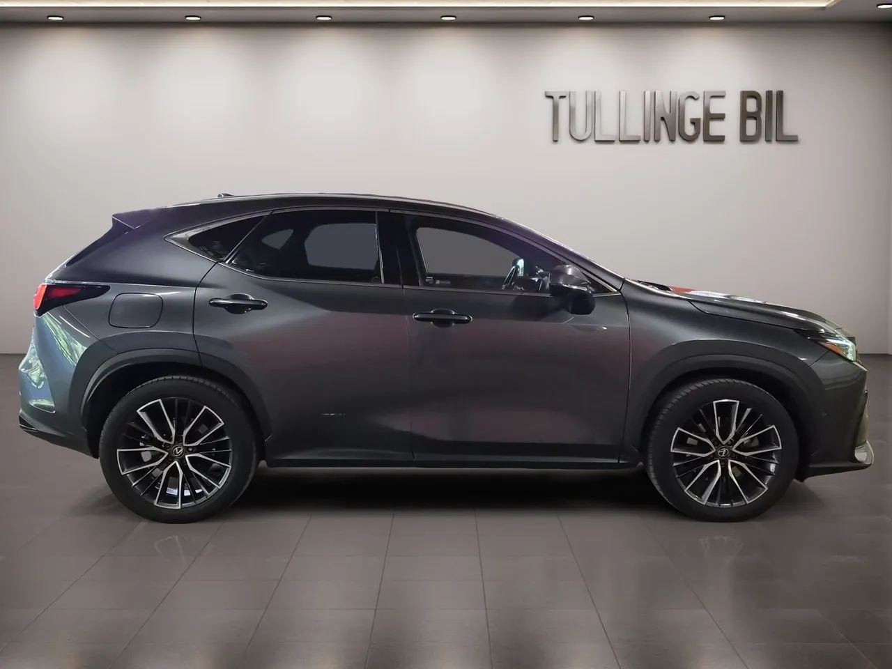 Vehicle image 5