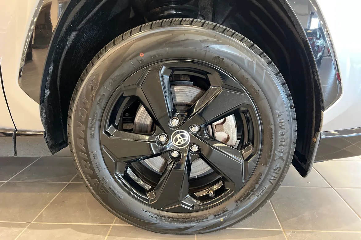 Vehicle image 16