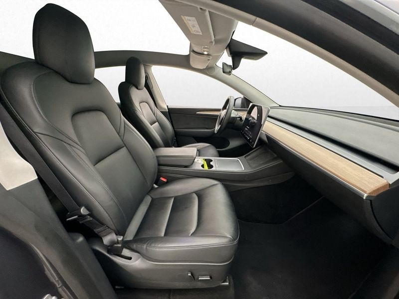 Tesla Model Y bild 28