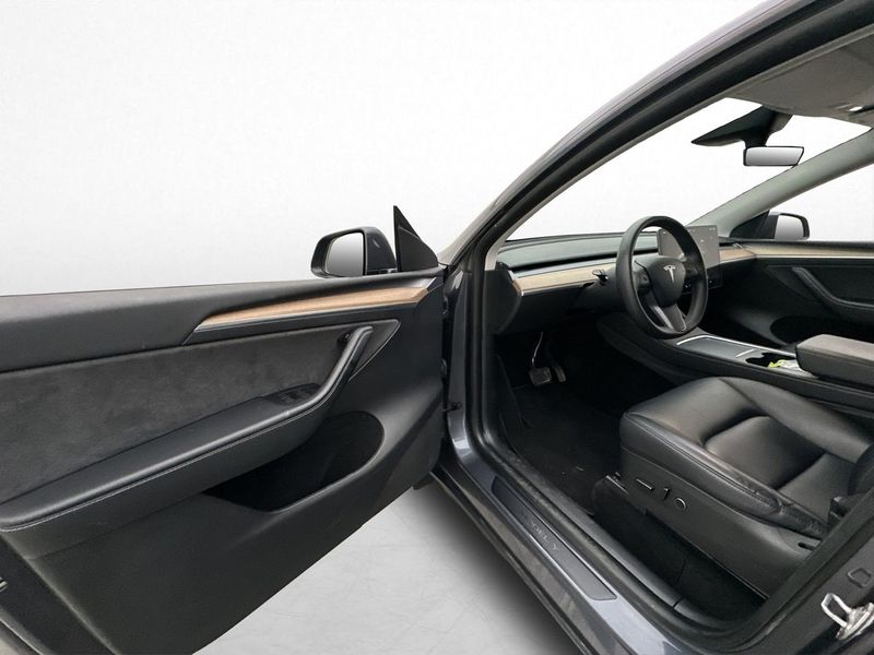 Tesla Model Y bild 13