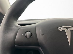 Tesla Model Y bild 18