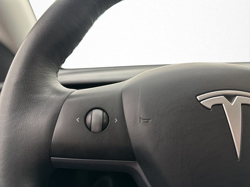 Tesla Model Y bild 18