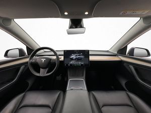 Tesla Model Y bild 16
