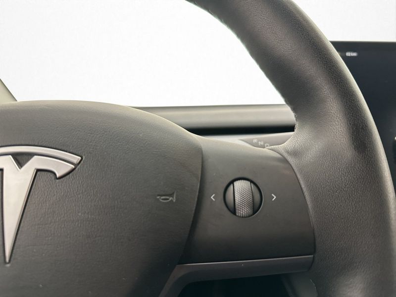Tesla Model Y bild 19