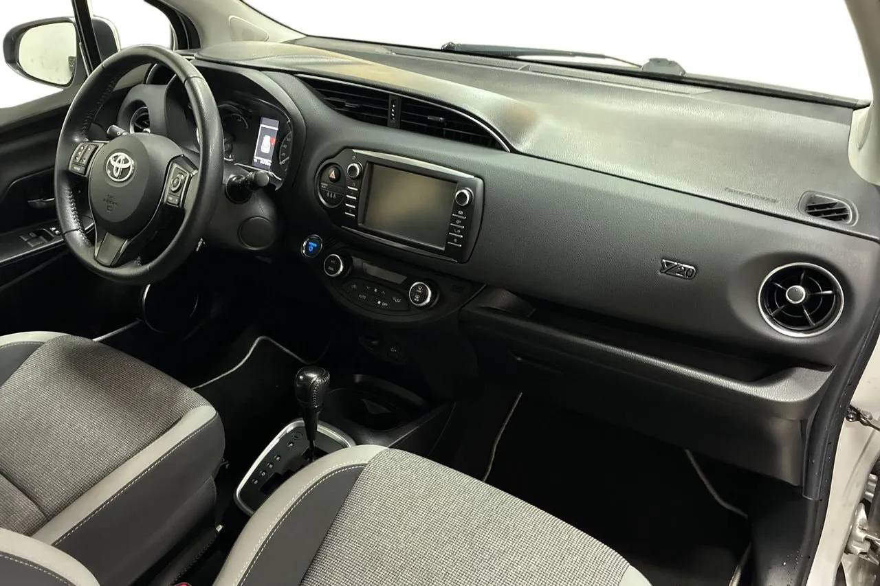Vehicle image 14