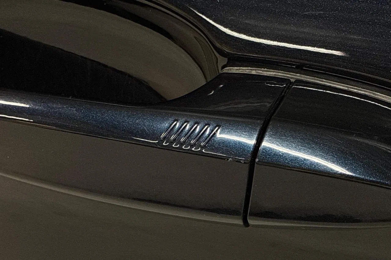 Vehicle image 33