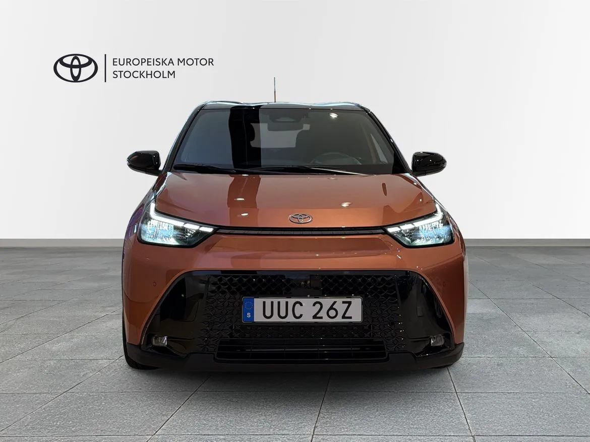 Vehicle image 4
