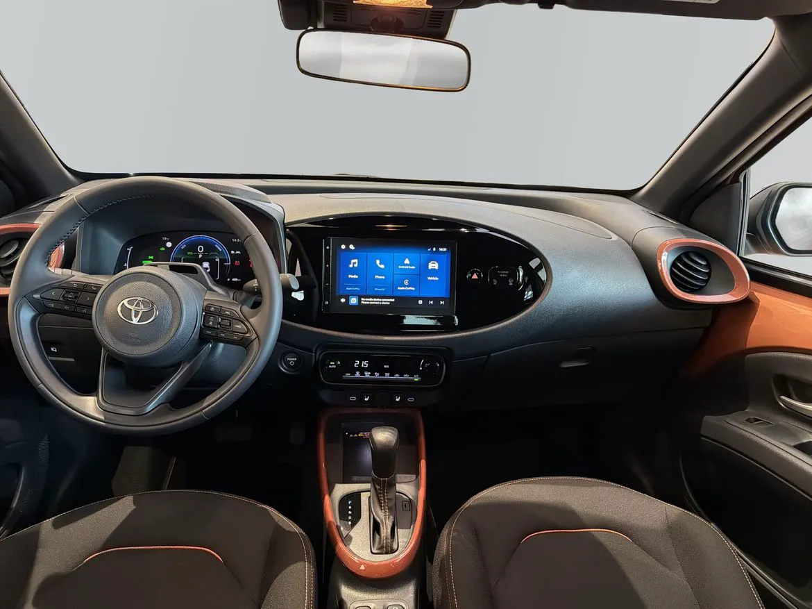 Vehicle image 7