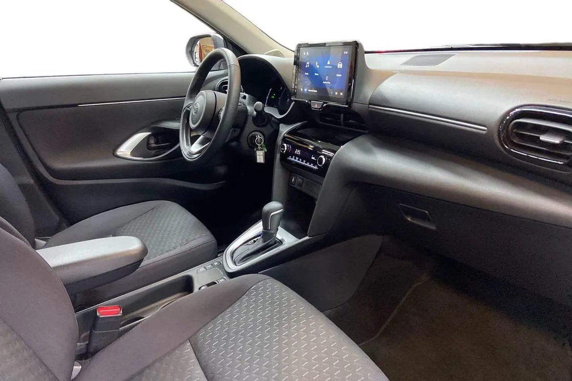 Vehicle image 6