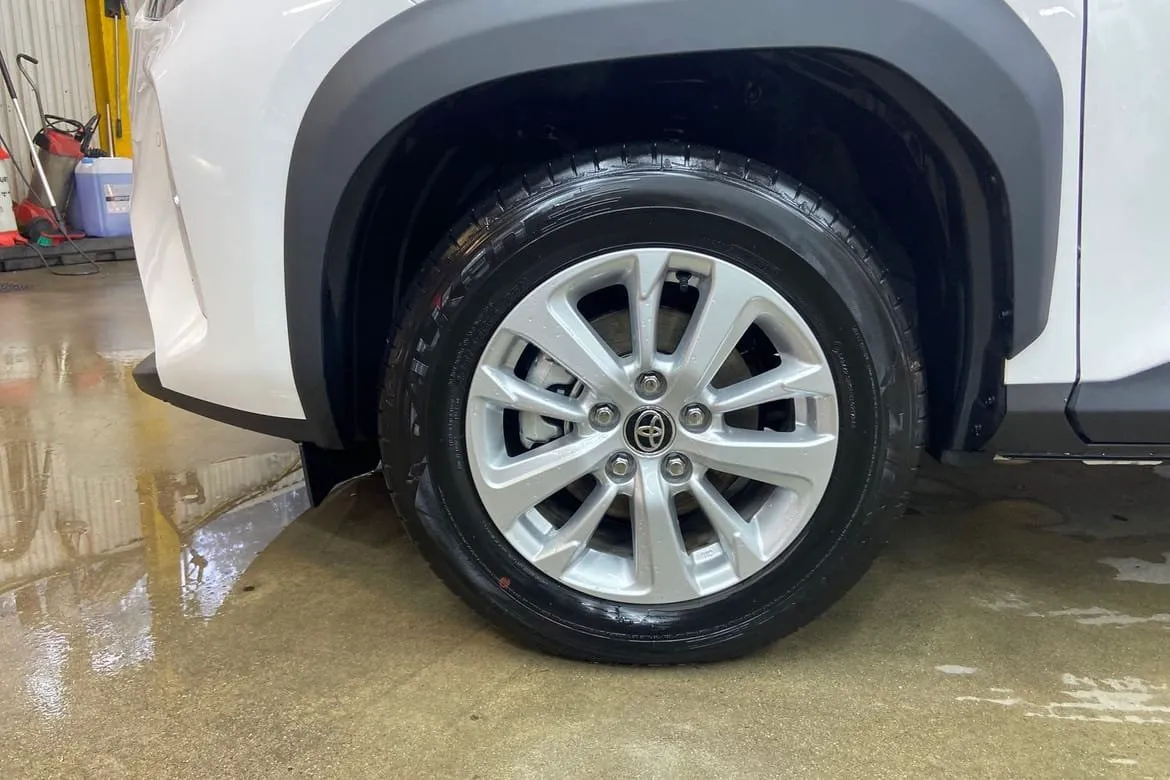 Vehicle image 16