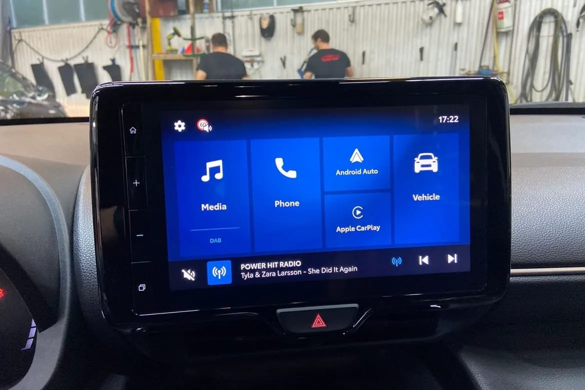 Vehicle image 14