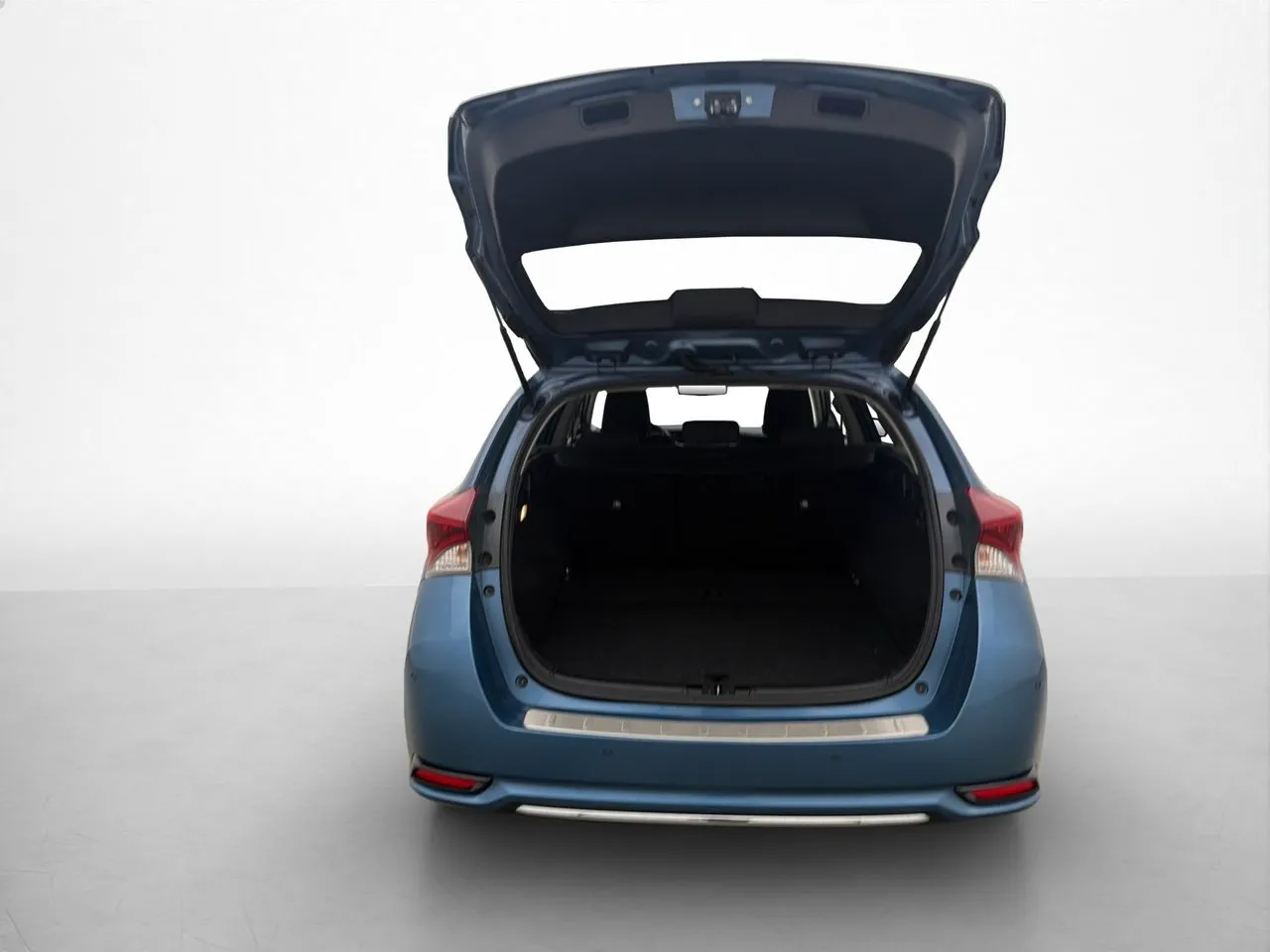 Vehicle image 15