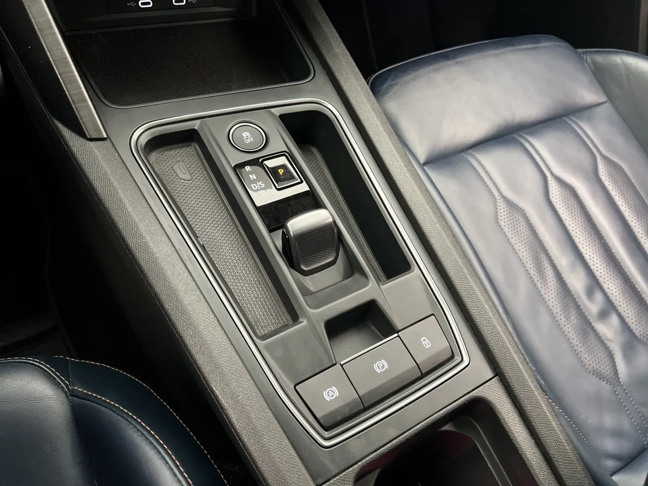 Vehicle image 28