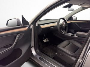Tesla Model Y bild 12