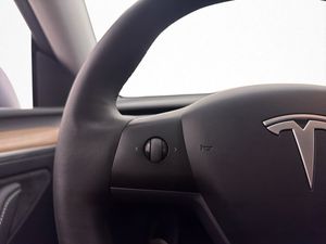 Tesla Model Y bild 31
