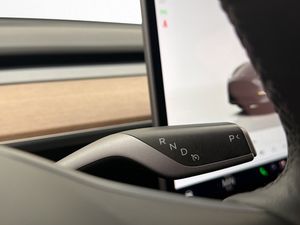 Tesla Model Y bild 33
