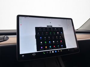 Tesla Model Y bild 25