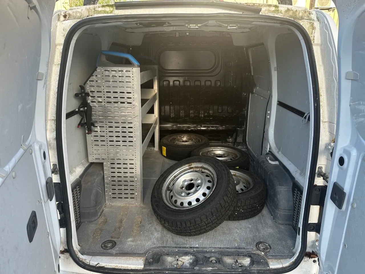 Vehicle image 11
