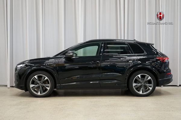 Audi Q4 e-tron 40 e-tron Comfort Svart Optik Värmepump Rattvärme SONOS Carpla - 2023