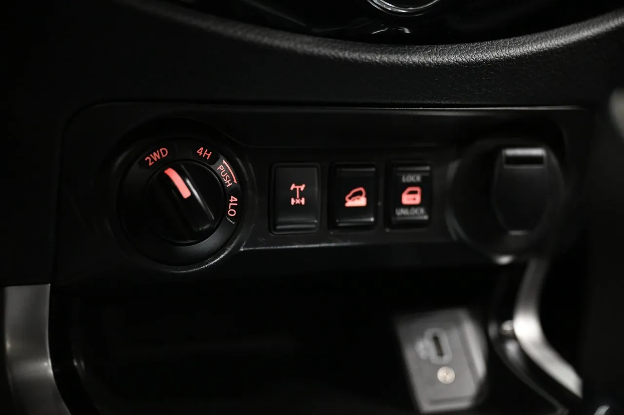 Vehicle image 32