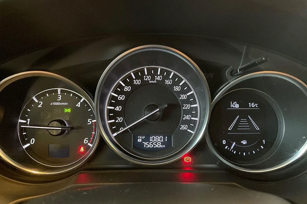Vehicle image 13