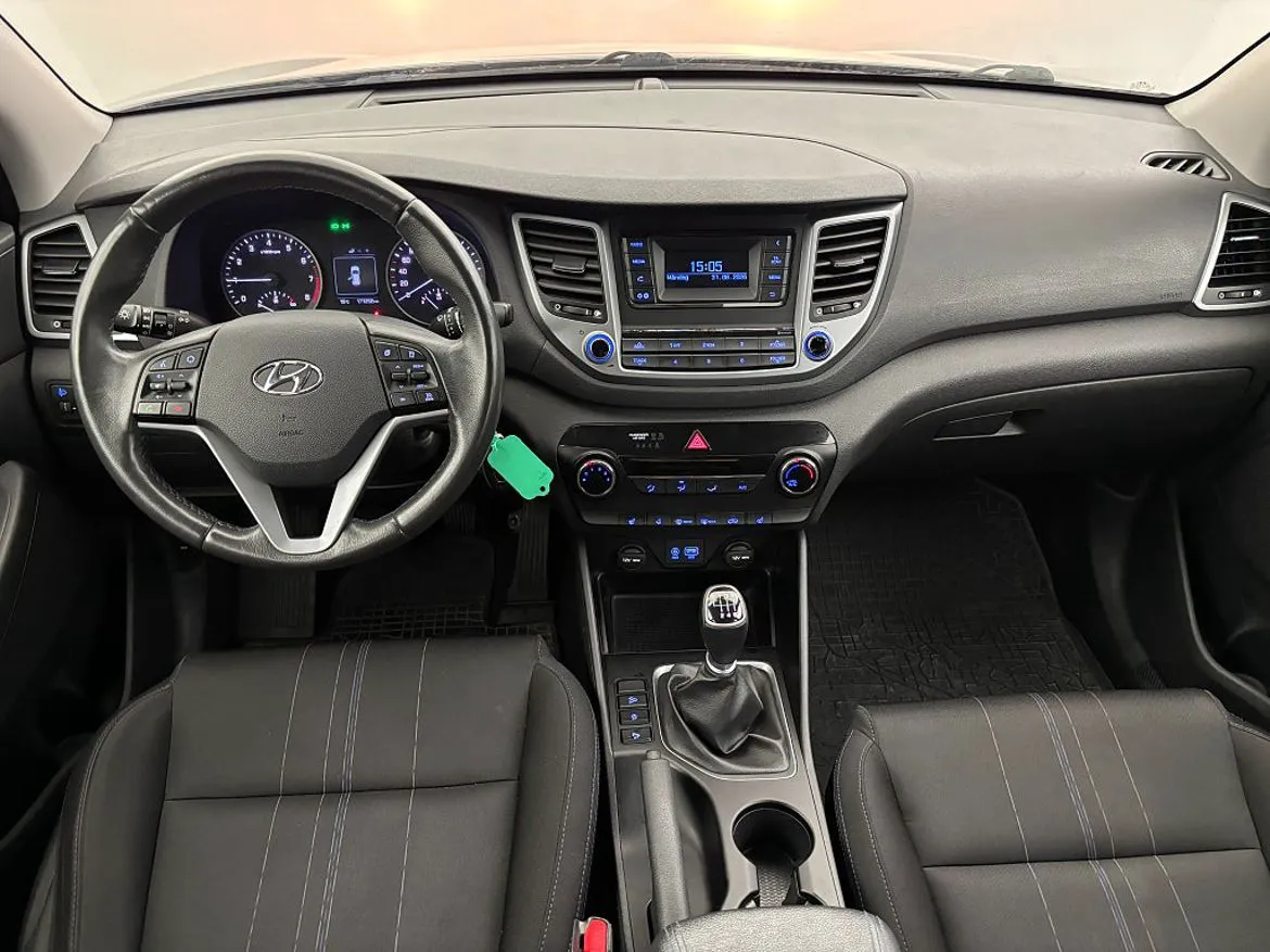 Vehicle image 15