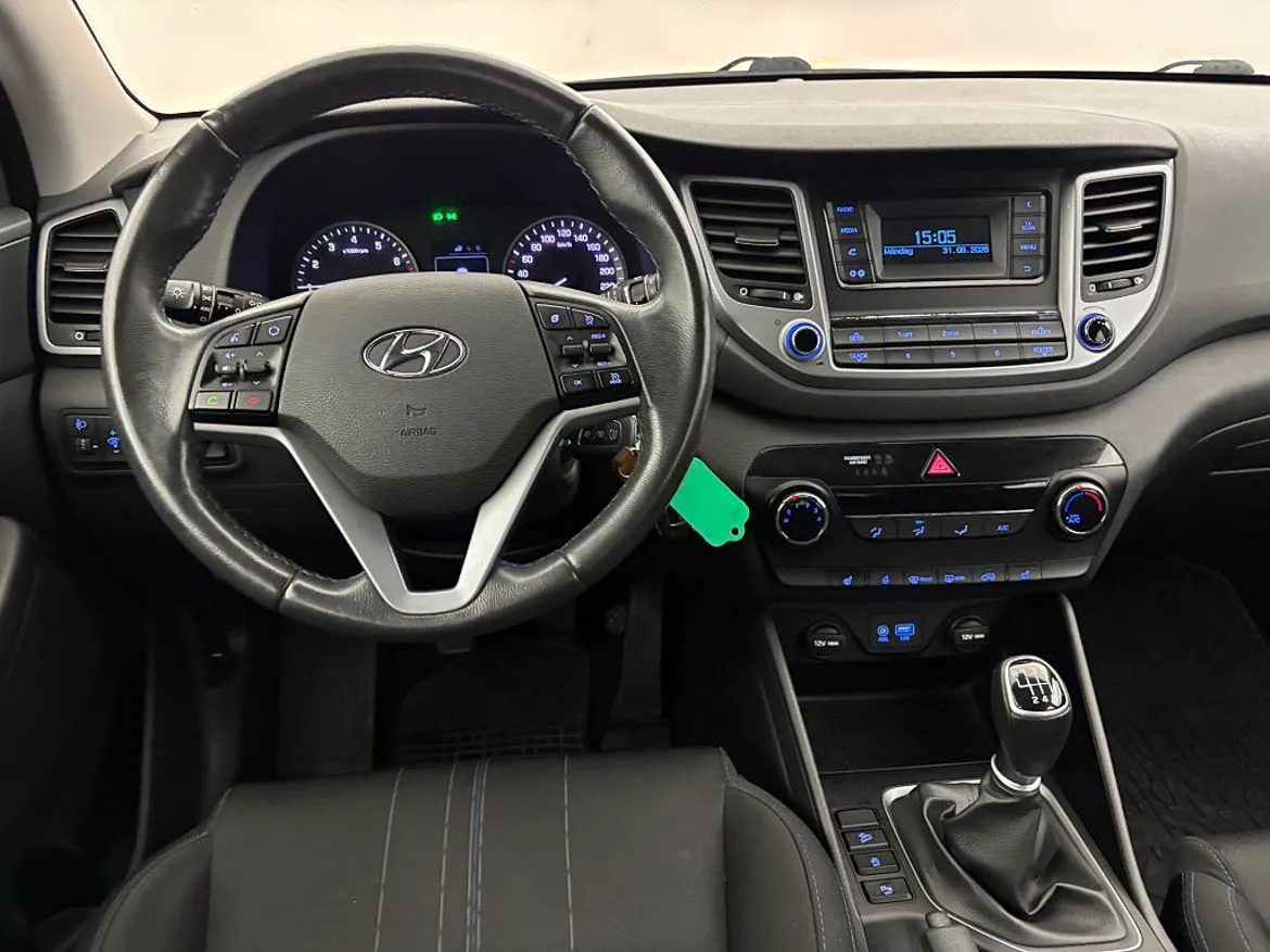 Vehicle image 16